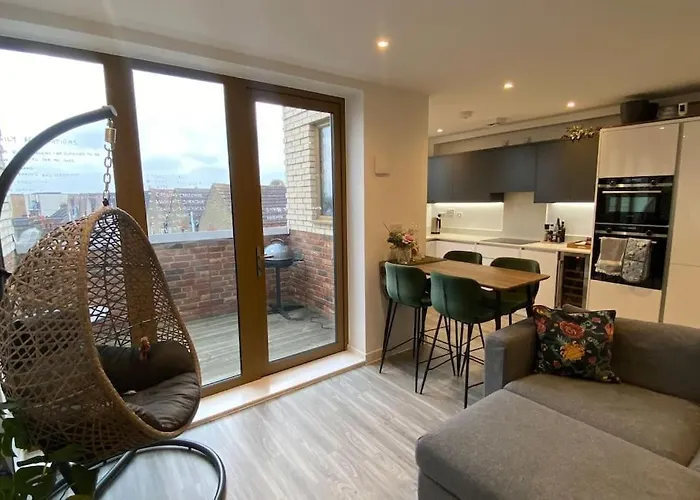 London Luxe: Stylish Studio